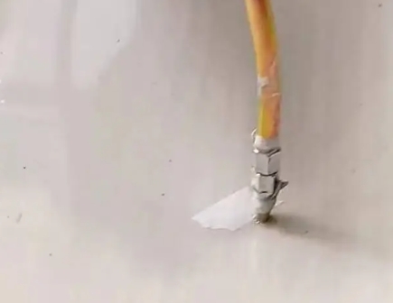 汝州瓷砖空鼓维修公司专业解答在瓷砖铺贴过程中，如果使用的砂料过粗（如全部使用了粗砂），可能会导致以下问题