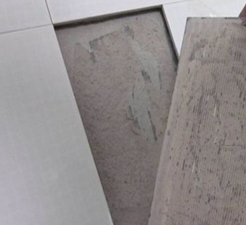汝州瓷砖空鼓维修公司分享瓷砖铺贴时如果打浆（即涂抹在瓷砖背面和基层上的砂浆或瓷砖胶）过少，会带来以下问题